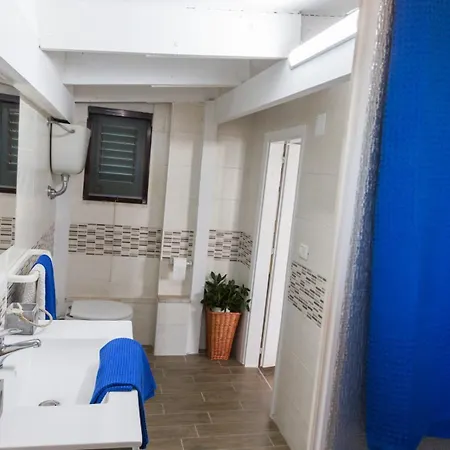 Casa Ezio 2 Fronte Mare A Punta Grossa Di بيت للعطل